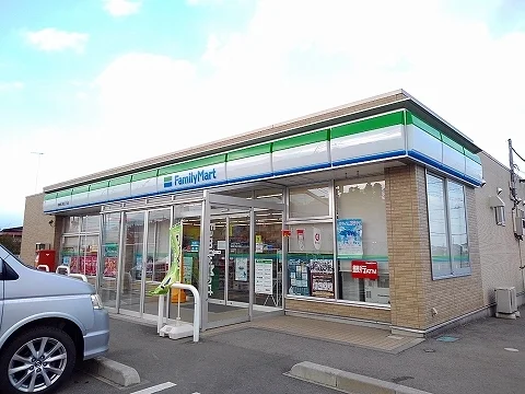ファミリーマート西三島五丁目店まで500m