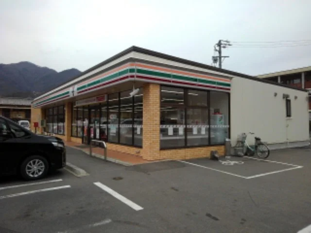 セブンイレブン戸倉店まで160m