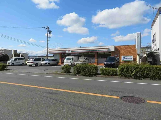 セブンイレブン多摩和田3丁目店まで700m