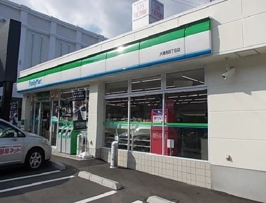 ファミリーマートまで750m