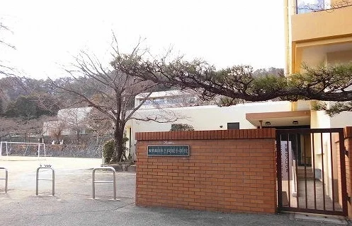 向原小学校まで1200m