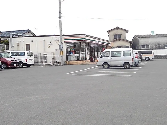 セブンイレブンまで440m