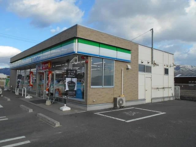 ファミマ伊賀下柘植店様まで1700m