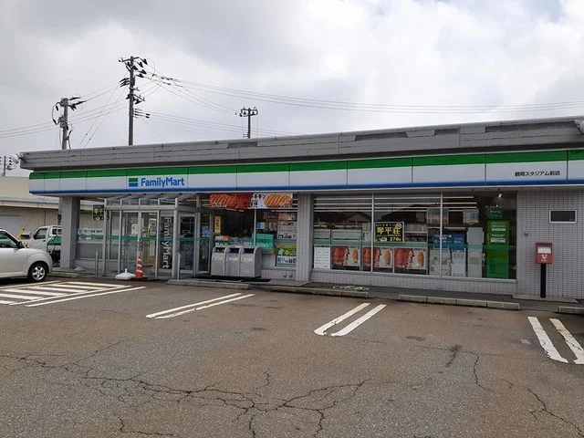 ファミマ　鶴岡スタジアム前まで1100m