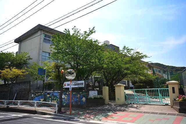 苅田小学校まで1200m
