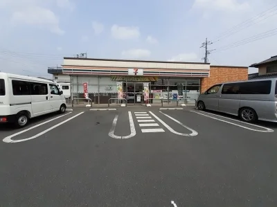 セブンイレブン大間々諸町店まで730m