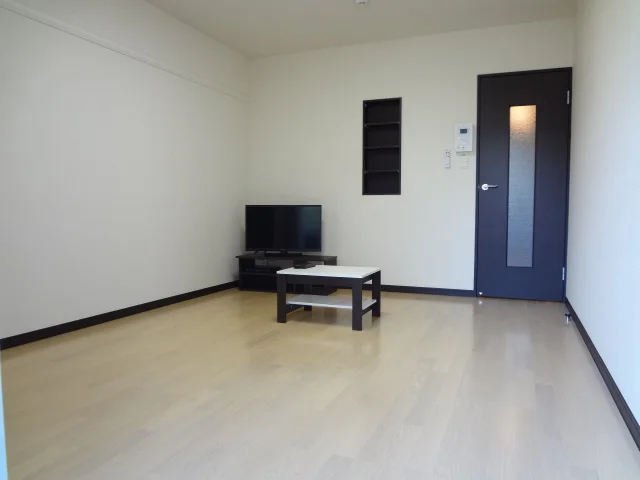 １Ｆ　フローリング　２Ｆ　カーペット