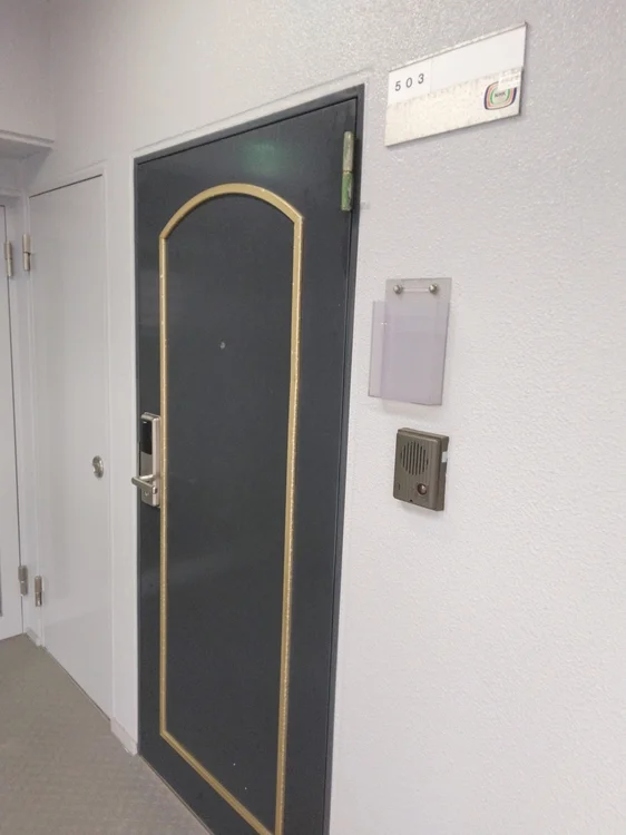 鍵はカードキーシステム。入居者ごとに期間設定しているので安心です。