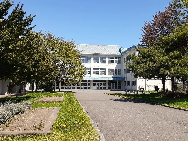 恵庭小学校まで600m
