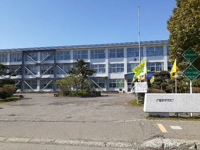 恵庭中学校まで700m