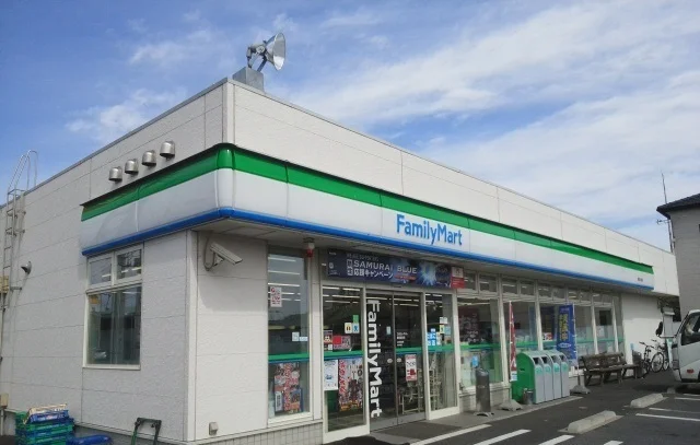 ファミリーマートまで750m