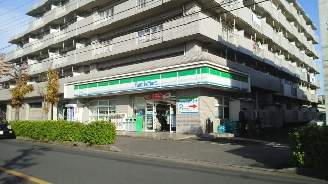 ファミリーマート　浦和根岸店まで800m