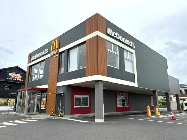 マクドナルドまで600m