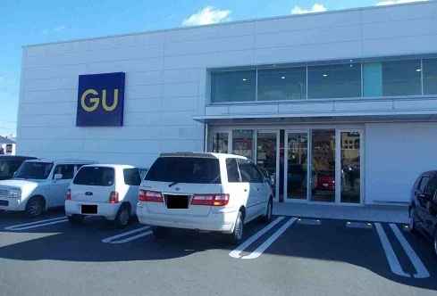 G.U.まで1100m