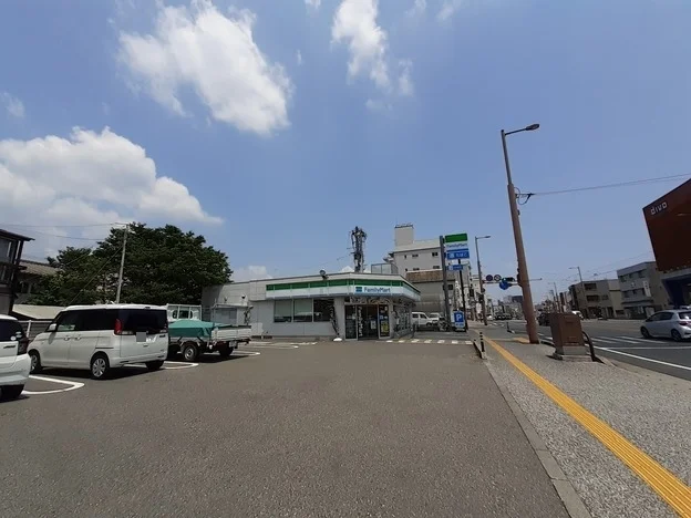 ファミリーマート 高知旭町店まで200m