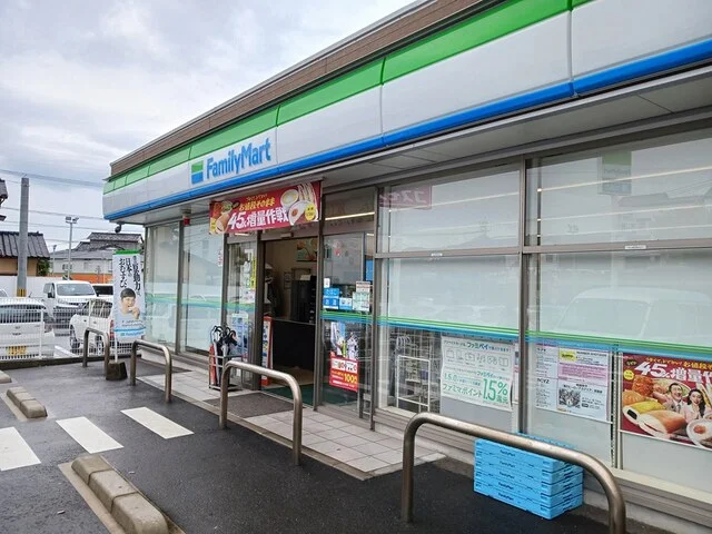 ファミリーマート佐世保大潟店まで337m