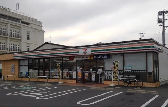 セブンイレブン鈴鹿磯山３丁目店まで650m