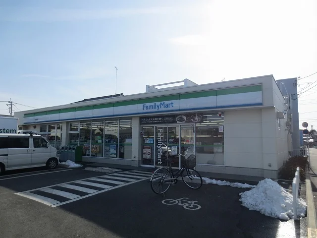 ファミリーマートまで1460m