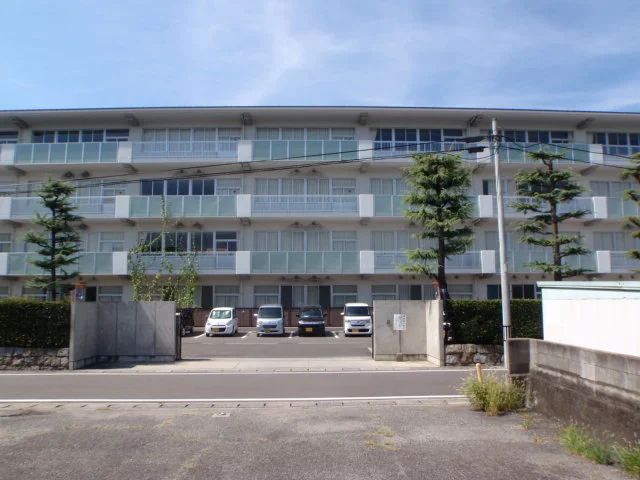 丸亀市城西小学校まで1200m