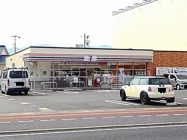 セブンイレブン福山王子町店まで500m