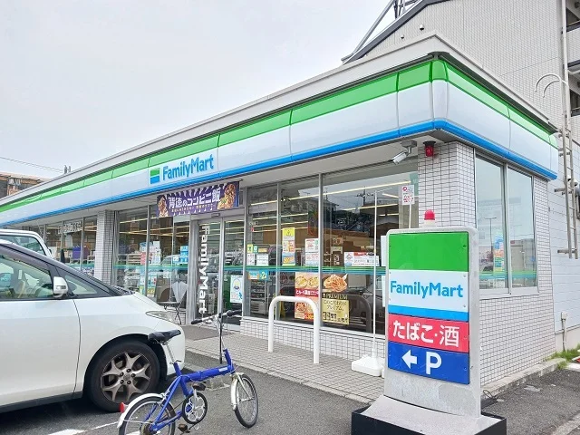 ファミリーマートまで240m