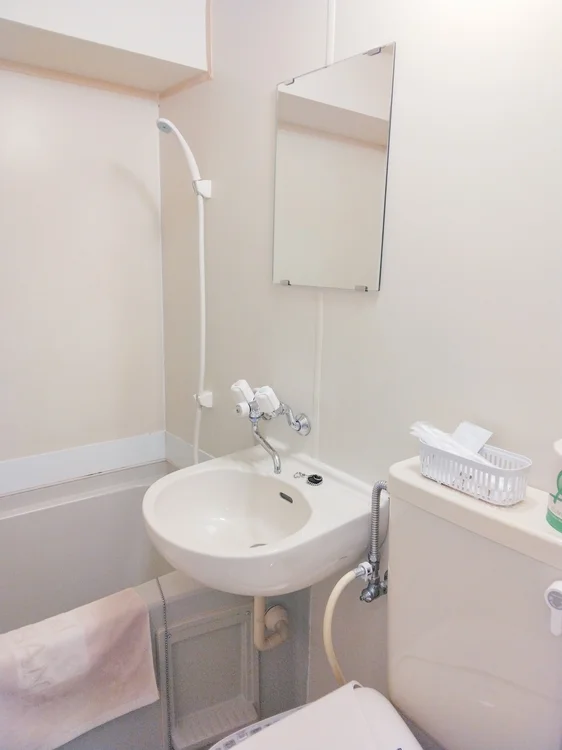 ユニットバス・定期クリーニングでテッシュ・トイレットペーパー備品補充あり。
