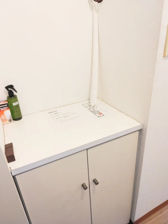 玄関入口。下駄箱に靴収納できる。・靴ベラあり。