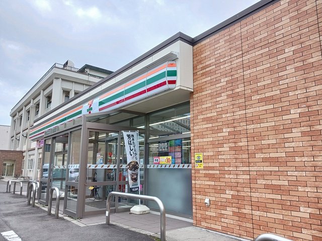 セブンイレブン大館市役所前店まで1407m