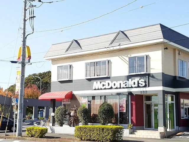 マクドナルドまで1300m