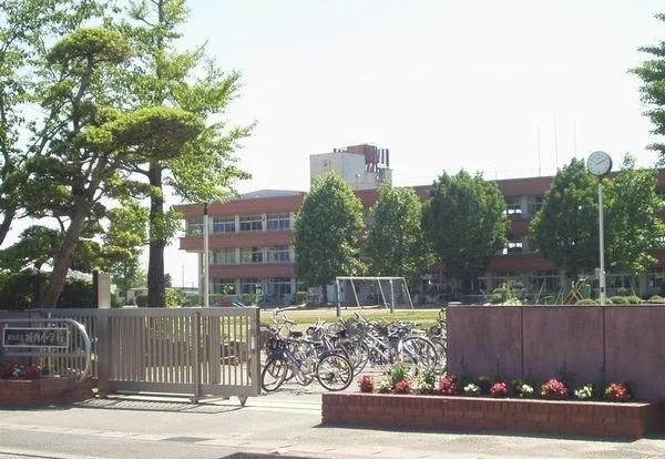 東金市立城西小学校まで300m