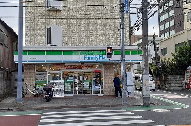 ファミリーマート　大宮中央店まで650m