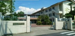 甲府市立城南中学校まで25m