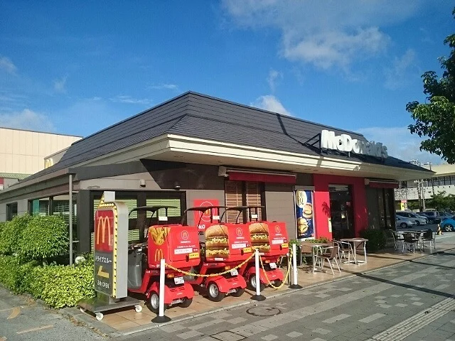 マクドナルド　天久りうぼう楽市まで1100m