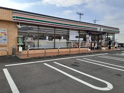 セブンイレブンハナミズキ街道店まで600m