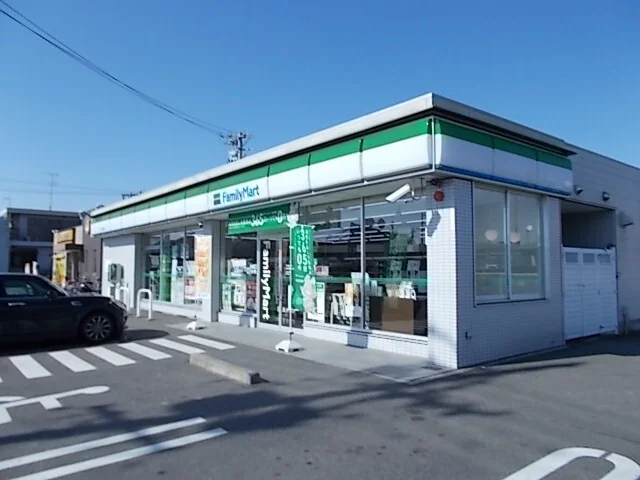 ファミリーマート岐阜北鶉店まで950m
