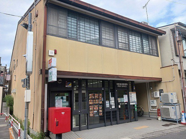 京都梅津郵便局まで90m
