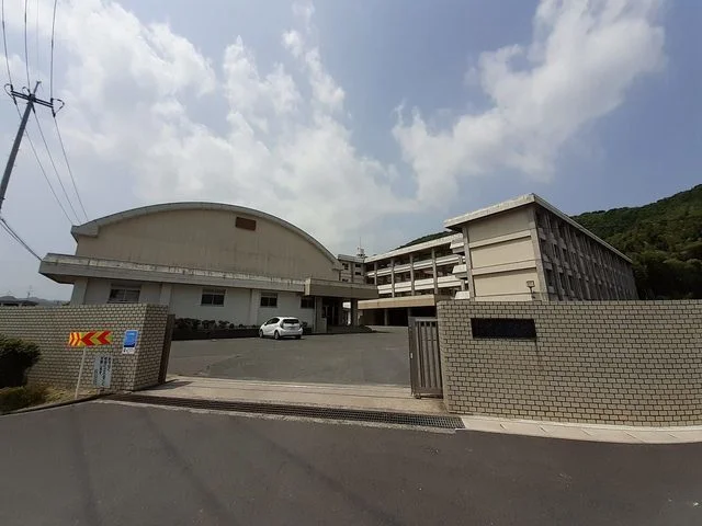玉野市立荘内中学校まで3500m