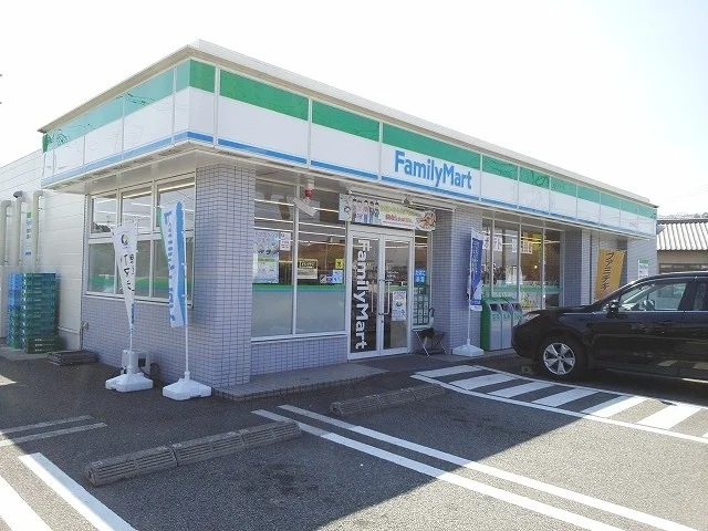 ファミリーマートまで650m