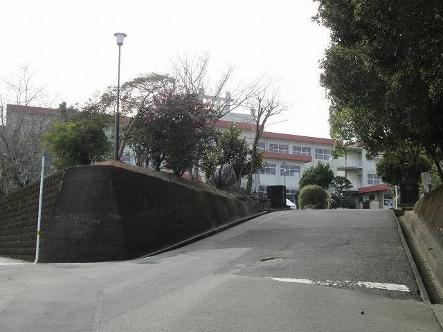 高岡中学校まで350m