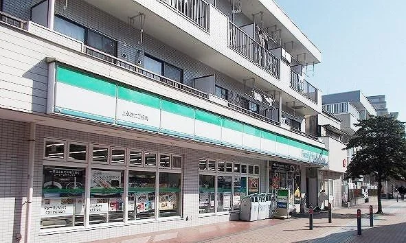 ファミリーマートまで241m