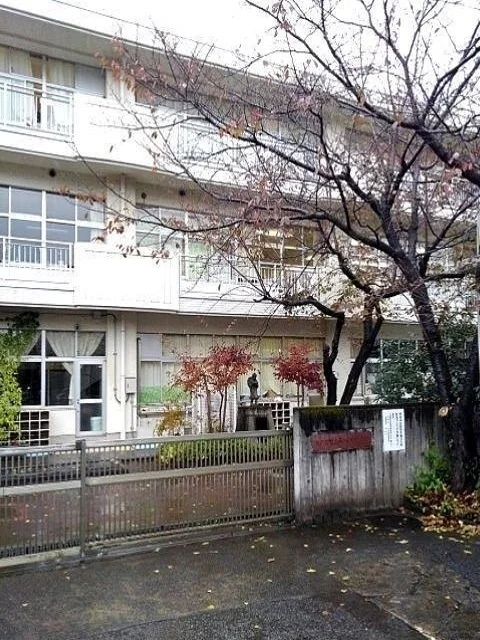 日の出町立平井小学校まで1000m