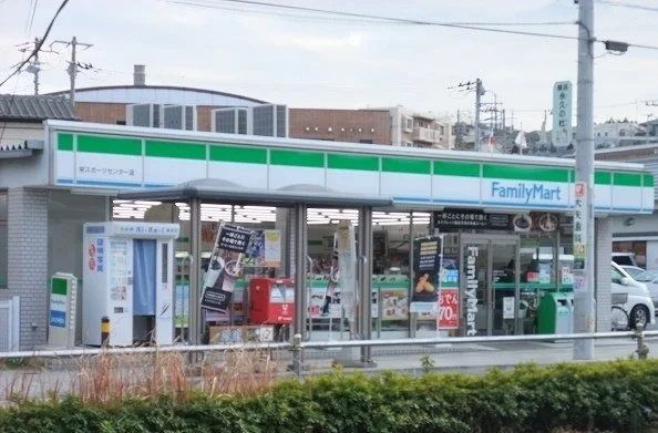 ファミリーマートまで665m