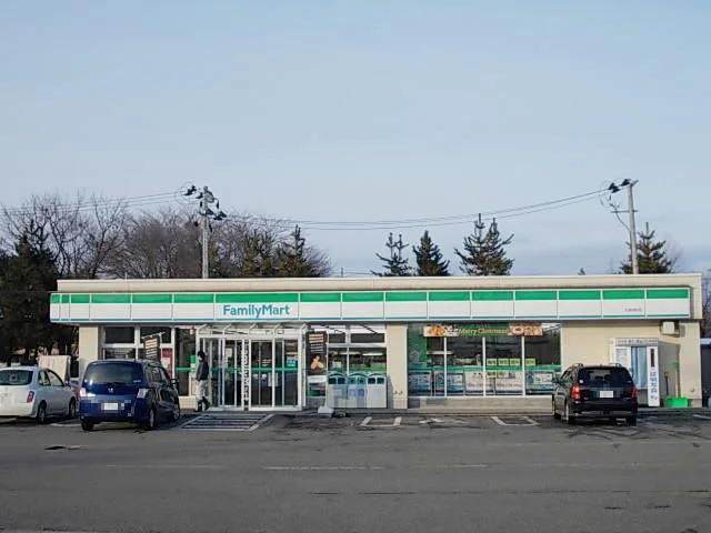 ファミリーマート　大曲田町店まで556m