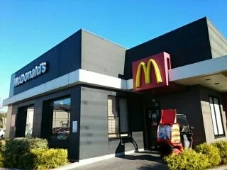 マクドナルドまで250m