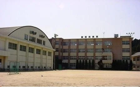 今治市立桜井中学校まで450m