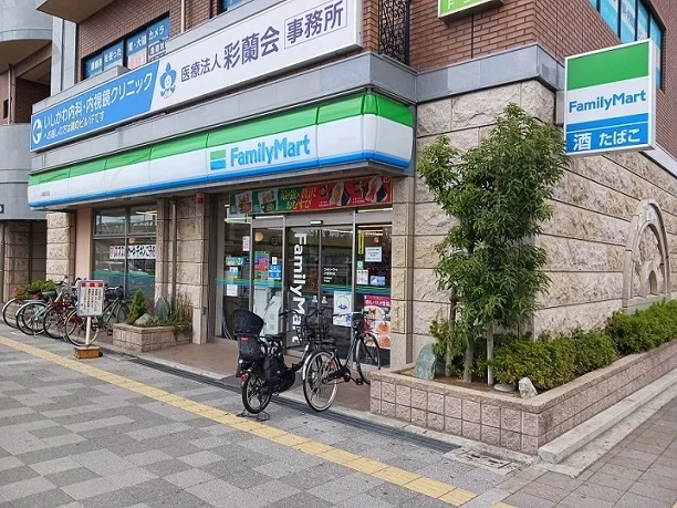 ファミリーマートＪＲ鳳駅前店まで190m