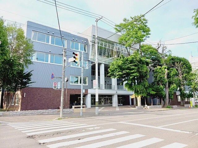 札幌市立桑園小学校まで1100m