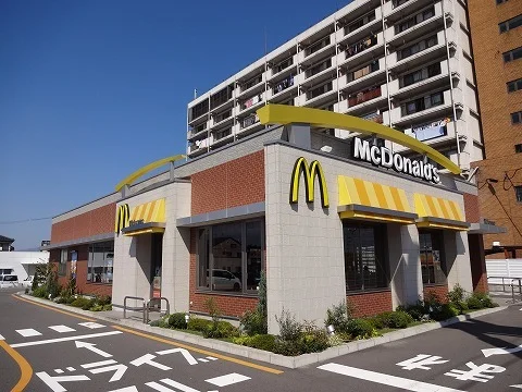 マクドナルドまで600m
