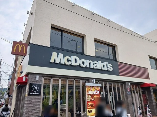 マクドナルドまで727m
