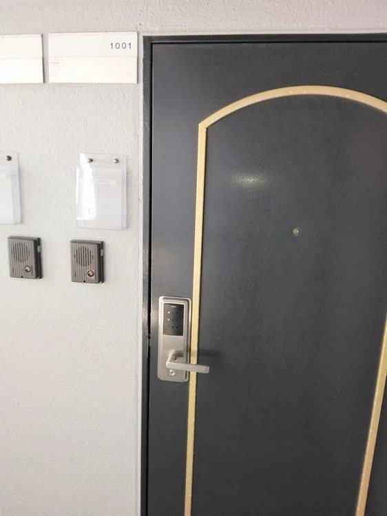 鍵はカードキーシステム。入居者ごとに期間設定しているので安心です。